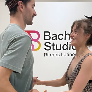 Clases Privadas de Salsa y Bachata en Lima para Principiantes 4