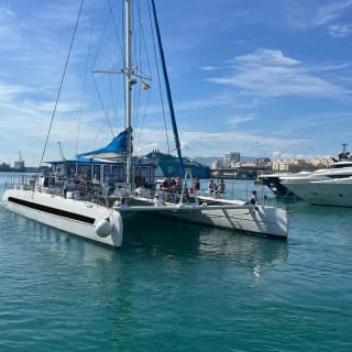 Crucero AFTERWORK en catamarán con música y bebidas 1