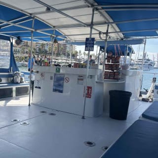 Crucero AFTERWORK en catamarán con música y bebidas 2