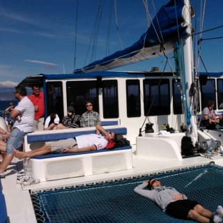 Crucero AFTERWORK en catamarán con música y bebidas 3