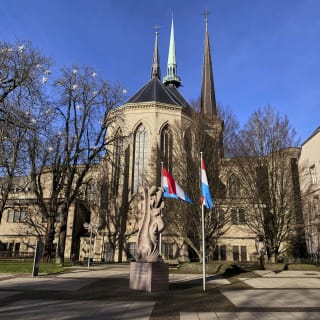 Juego romántico de exploración al aire libre en Luxemburgo 3