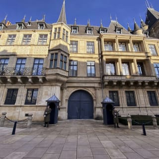 Juego romántico de exploración al aire libre en Luxemburgo 5