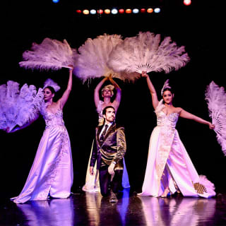 Le Dollface Dames Burlesque & Variety Spectacular sur la scène principale 2