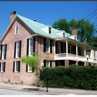 History and Architecture Walking Tour  12