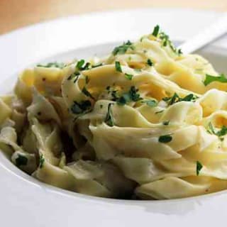 Fettuccine fatti a mano con salsa Alfredo a Riverside 1
