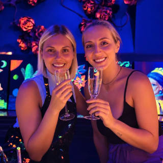 Glow in the Dark: The UV Painting Experience in Paris 3