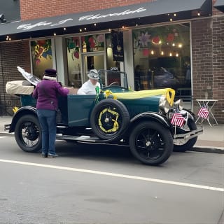 Downtown Knoxville Hidden Tour w/ Ice Cream, Coffee & Tennessee River Gems 2