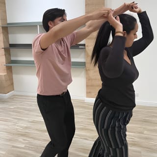 Clases Privadas de Salsa y Bachata en Lima para Principiantes 9