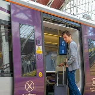 London: Express Train To/From Heathrow Airport & Paddington 7