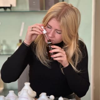 Apéro et Atelier parfumerie : crée ton parfum personnalisé 9