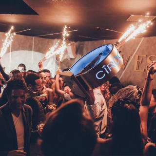 Vessel: disfruta del tardeo y la noche con botella 1