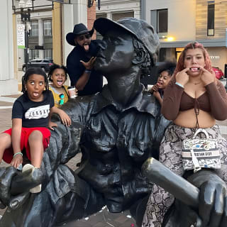 Downtown Knoxville Hidden Tour w/ Ice Cream, Coffee & Tennessee River Gems 3