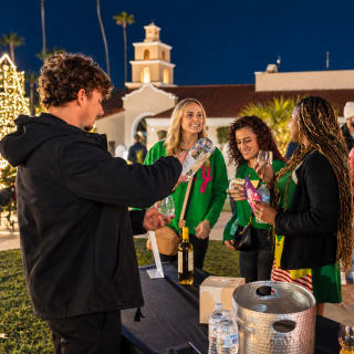 Coastal Christmas Wine Walk: Holiday Lights & Wine Tasting 8