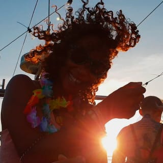 Tropical Sunset Boat Party com 1 bebida e muitas surpresas 1