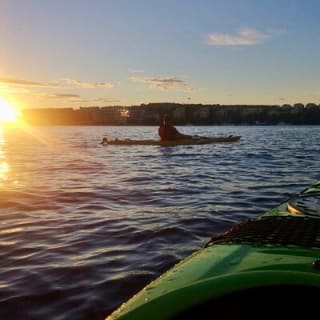 Tour in kayak al tramonto a Stoccolma Centrale e Swedish Fika 6