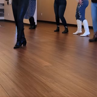 Line Dance Lesson in Nashville 3