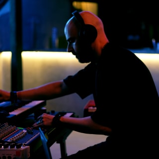 UNER & Underwater presentan THE ROOM 6