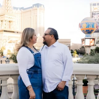 Private Vacation Photoshoot with Photographer in Las Vegas 4