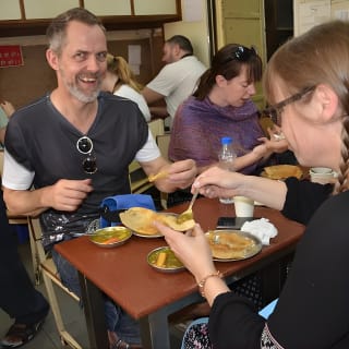 Tour gastronómico de medio día con paseo en ciclo Rickshaw en Masterji Kee Haveli 23