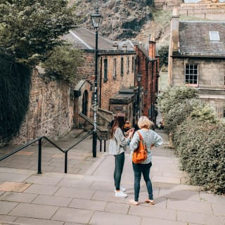 Edinburgh Exploration Game - Mystery Walk with Pub & Coffee Stops 3