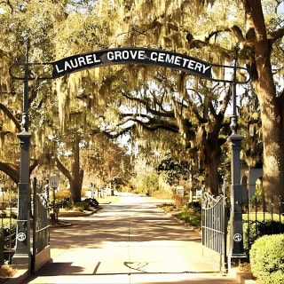 La visita al cementerio de Laurel Grove 1