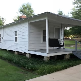 Elvis Presley's Childhood Home Sightseeing Daytrip from Memphis 4