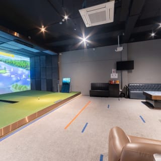 clubFACE: Indoor Golf Simulator Rooms 5