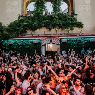 Throwback pres: Back to 80',90' & 00' at La Terrrazza 5