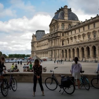 Visite à vélo des monuments de Paris en petit groupe 10