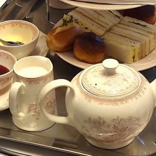 Royal neighbourhoods walk with luxury afternoon tea 2
