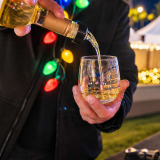 Coastal Christmas Wine Walk: Holiday Lights & Wine Tasting 3