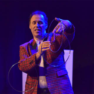 Mágicamente cómico en la Sala Houdini 2