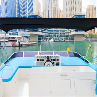 Private Luxury Yacht cruise around Atlantis and Dubai Marina 4