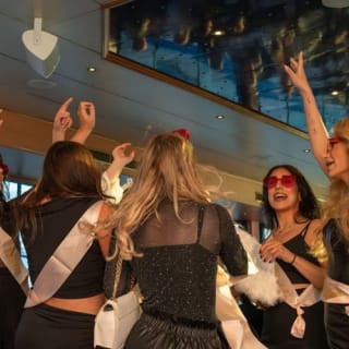 Hamburg: Elbe Saturday Night Boat Party 2