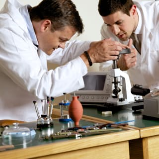 Basic Time Uhrmacherkurs: Lerne, wie man eine mechanische Uhr auseinander- und zusammenbaut 4
