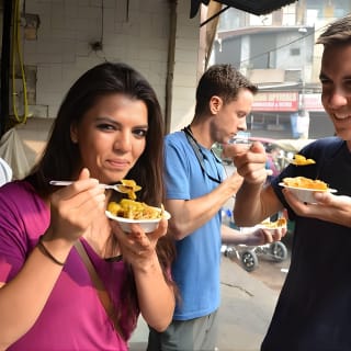 Tour gastronómico de medio día con paseo en ciclo Rickshaw en Masterji Kee Haveli 25
