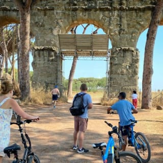 Via Appia: Tour in E-Bike fuori dai sentieri battuti + Catacombe + Cibo 5
