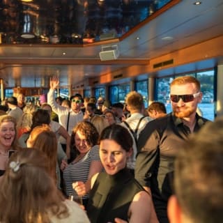 Hamburg: Elbe Saturday Night Boat Party 10