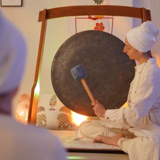 Meditación Kundalini y relajación con Gong tocado en directo 1