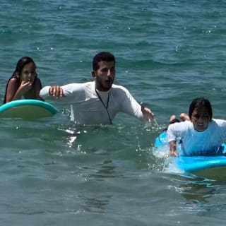 תל אביב: שיעורי גלישת גלים מקצועיים בביץ' קלאב תל אביב 3
