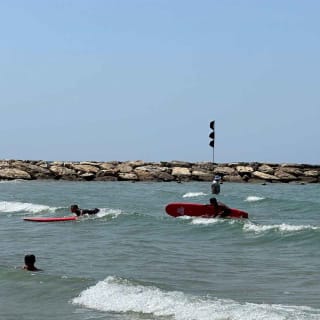 תל אביב: שיעורי גלישת גלים מקצועיים בביץ' קלאב תל אביב 7