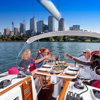 Crucero de lujo en velero por el puerto de Sídney con almuerzo 6
