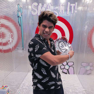 Smash It: Break Plates and Blow off Some Steam 1