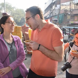 Tour gastronómico de medio día con paseo en ciclo Rickshaw en Masterji Kee Haveli 26