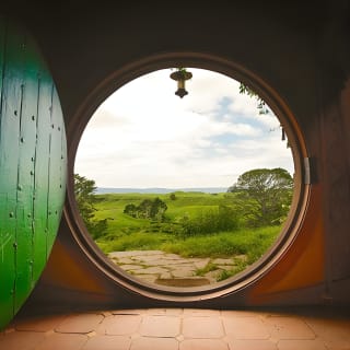 Hobbiton Movie Set Tour with lunch from Auckland 2