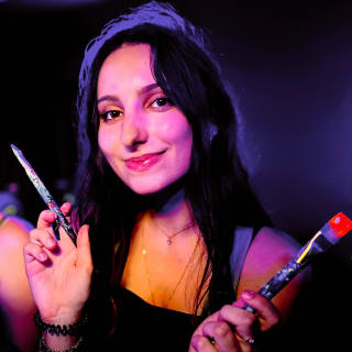 Glow in the Dark: The UV Painting Experience in Paris 5