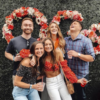 Never Ending Summer Bar Crawl in Wrigleyville: Drinks, Music & Food 3