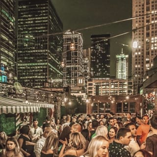 Never Ending Summer Bar Crawl in Wrigleyville: Drinks, Music & Food 1