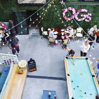 Never Ending Summer Bar Crawl in Wrigleyville: Drinks, Music & Food 4