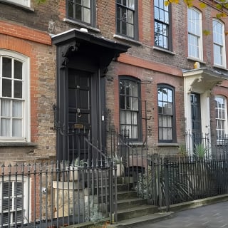 2-Hour Walking Tour Women of Whitechapel 2